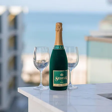 Dream Luxury In Infinity Pool * Mamaia