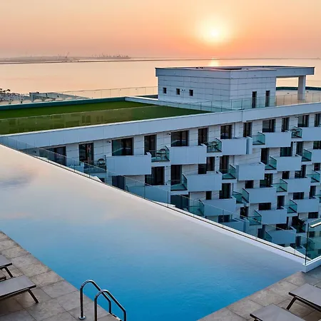 Dream Luxury In Infinity Pool Apartment