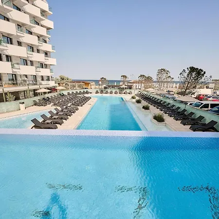 Dream Luxury In Infinity Pool Mamaia