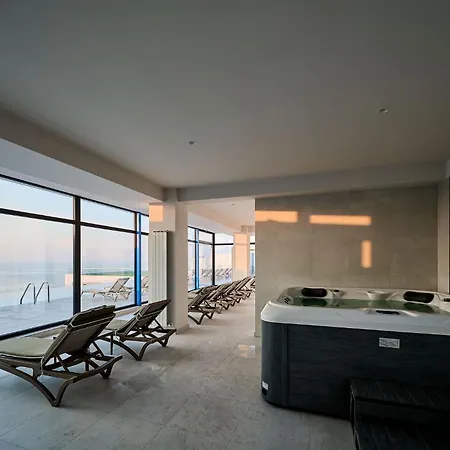 Dream Luxury In Infinity Pool * Mamaia